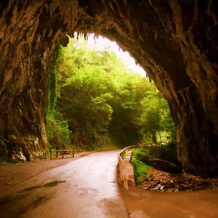 El Pedroso De Llanes בית נופש *